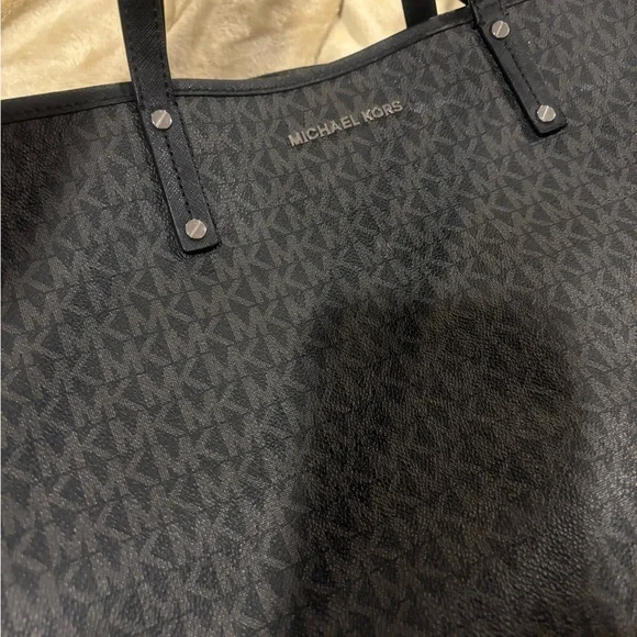 Michael Kors Jet Set LG Drawstring Tote - Picture 4 of 4